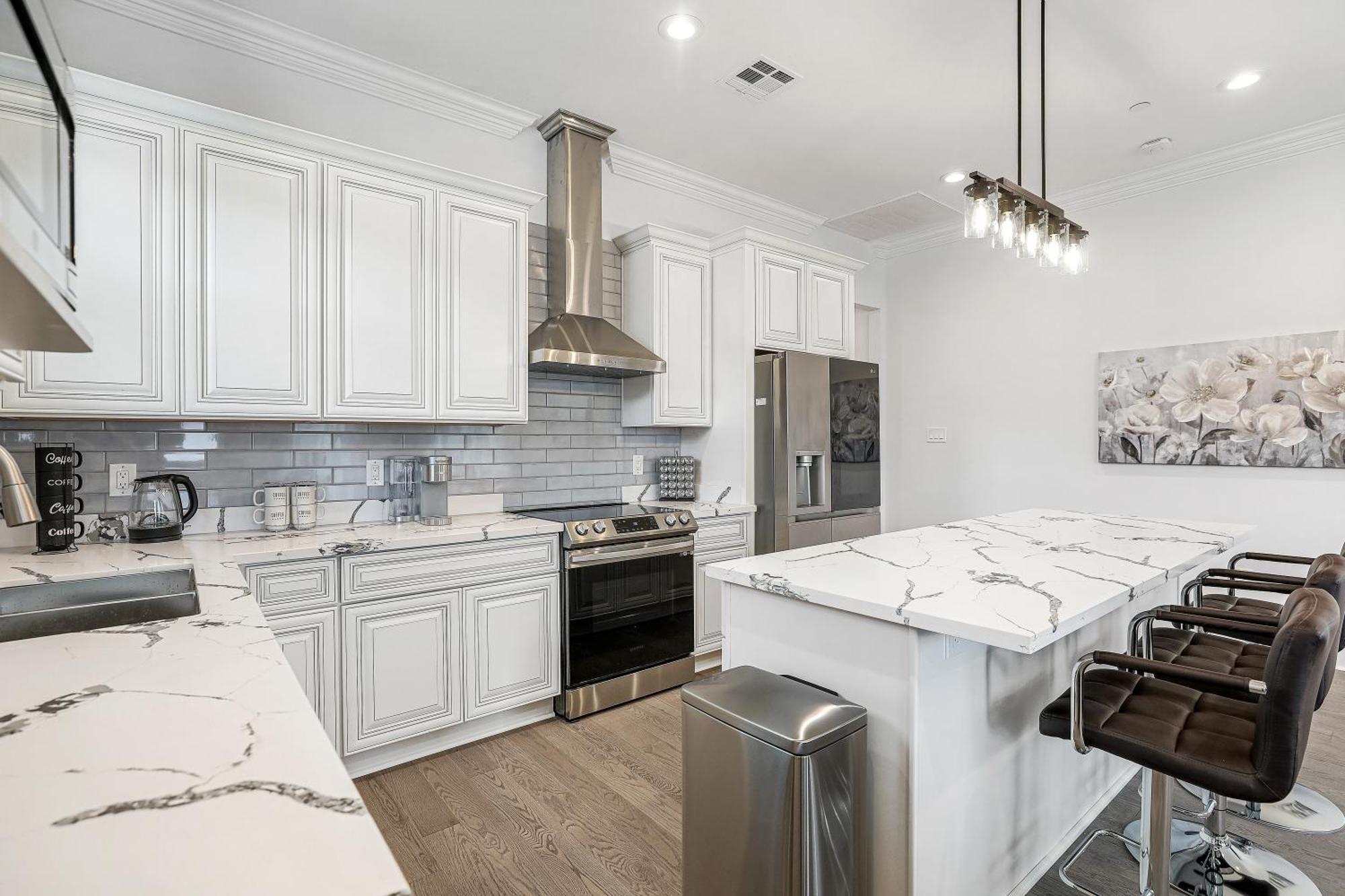 New 4 Bed Luxury House W/private Heated Pool Holiday home *